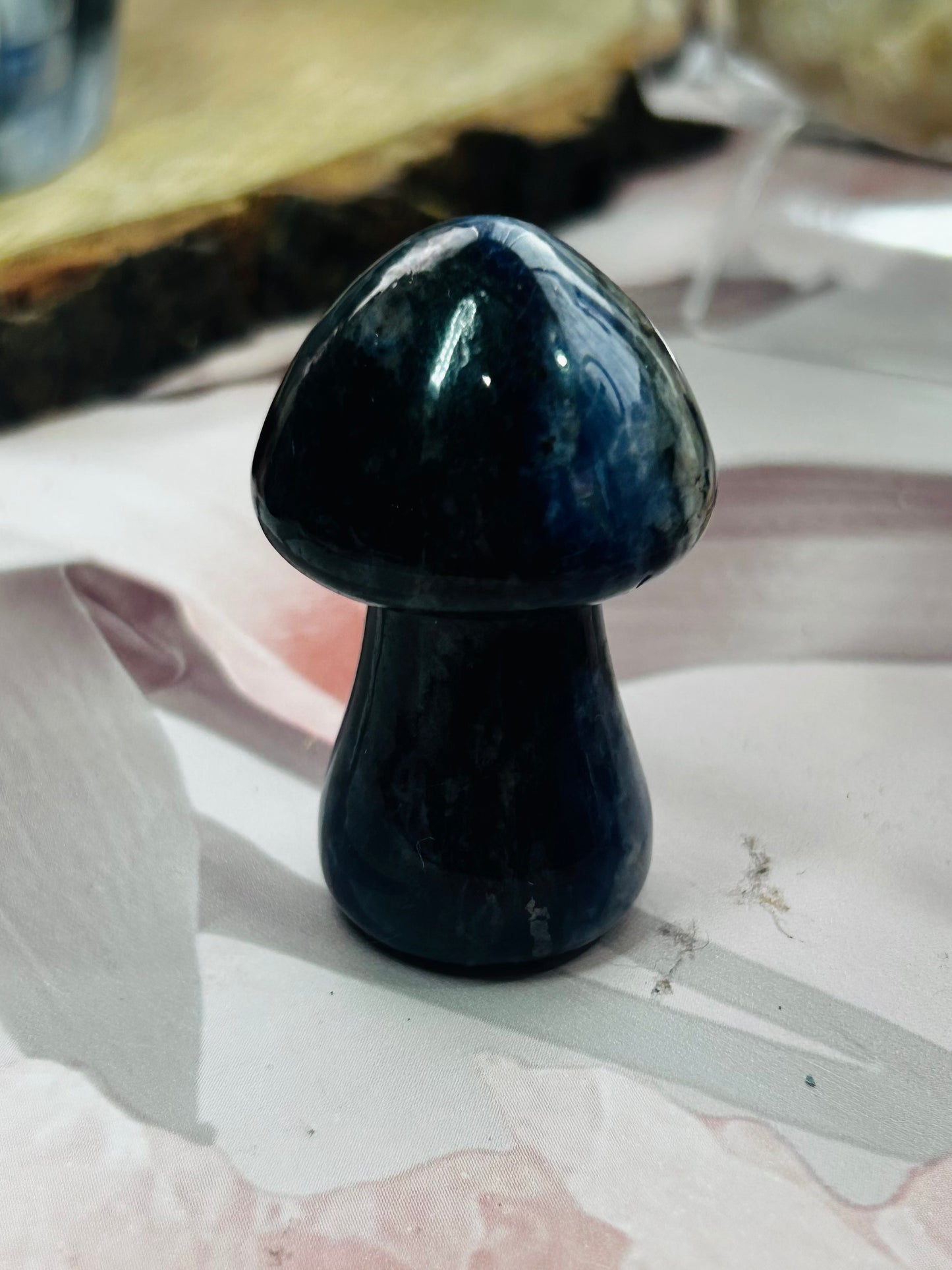 Sodalite mushroom with uv