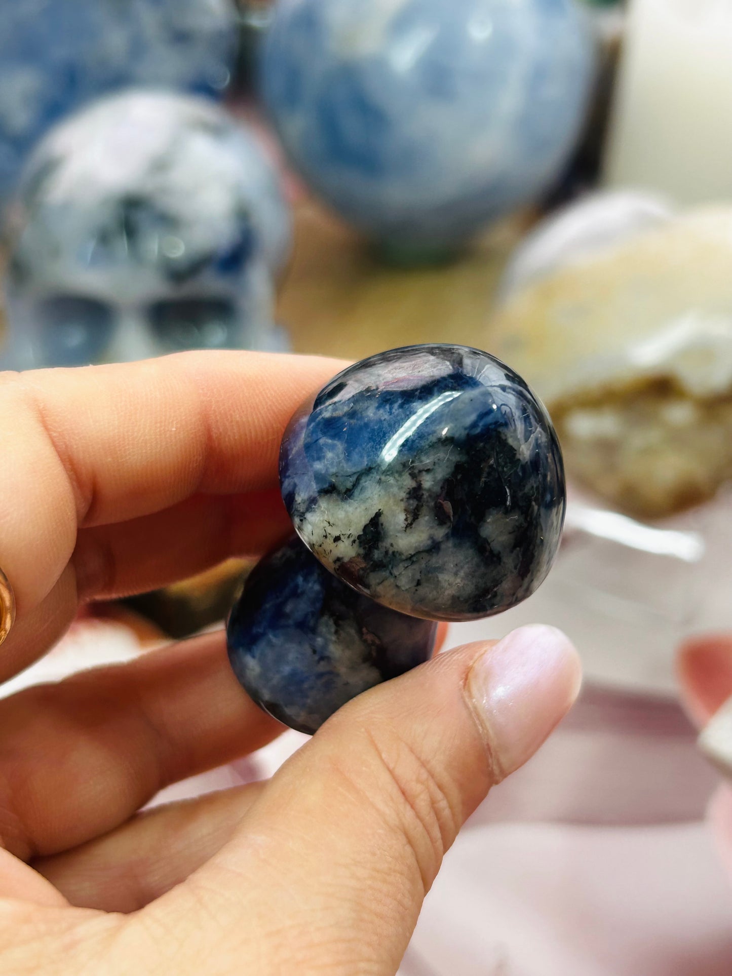Sodalite mushroom with uv