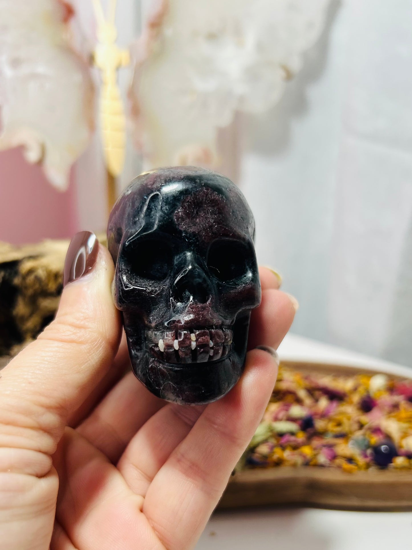 Garnet skull