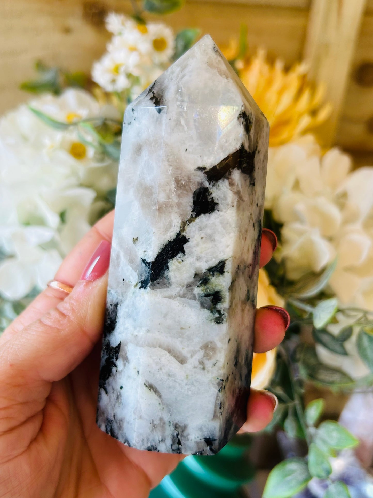 Rainbow moonstone (white labradorite)