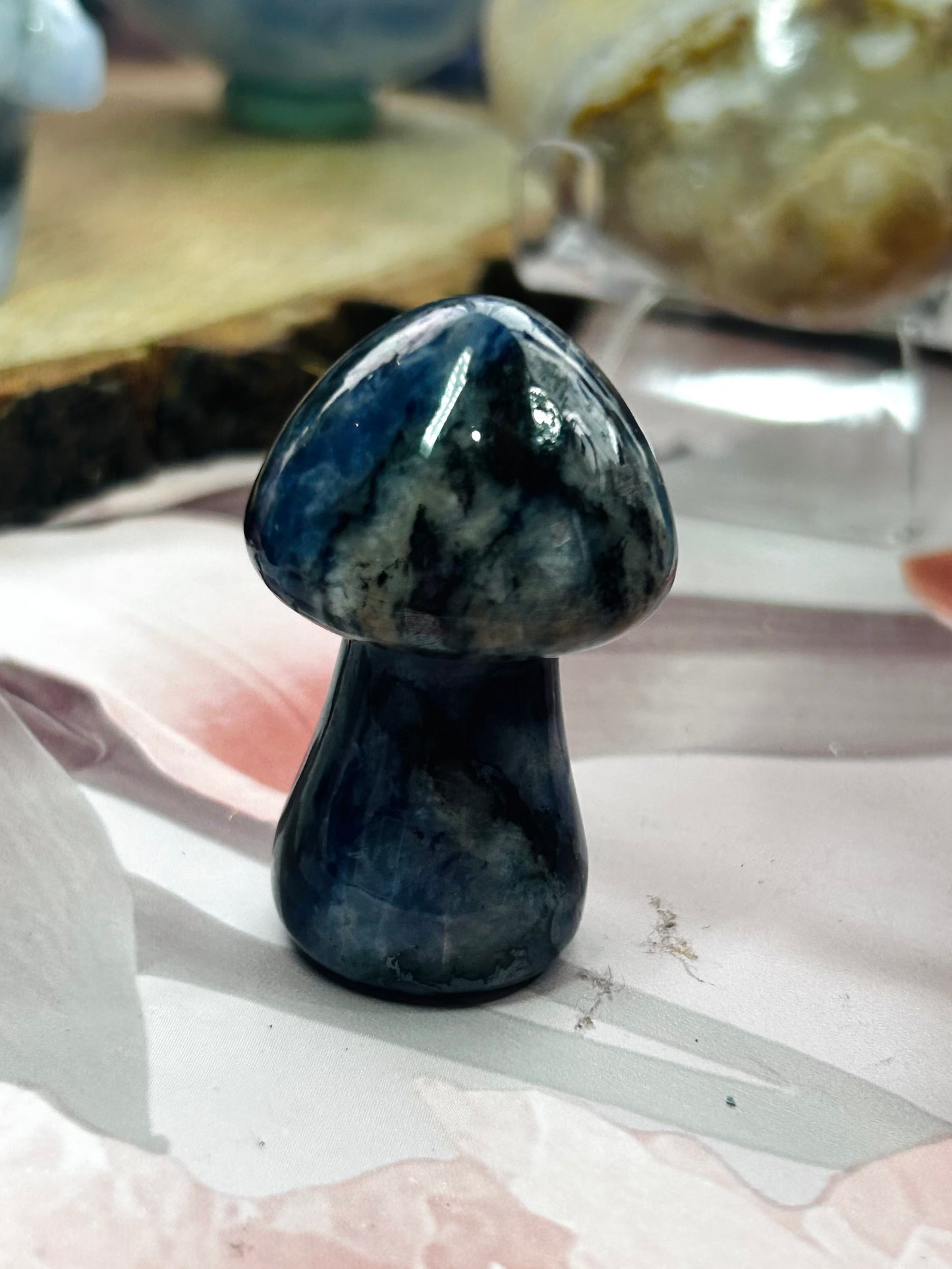 Sodalite mushroom with uv