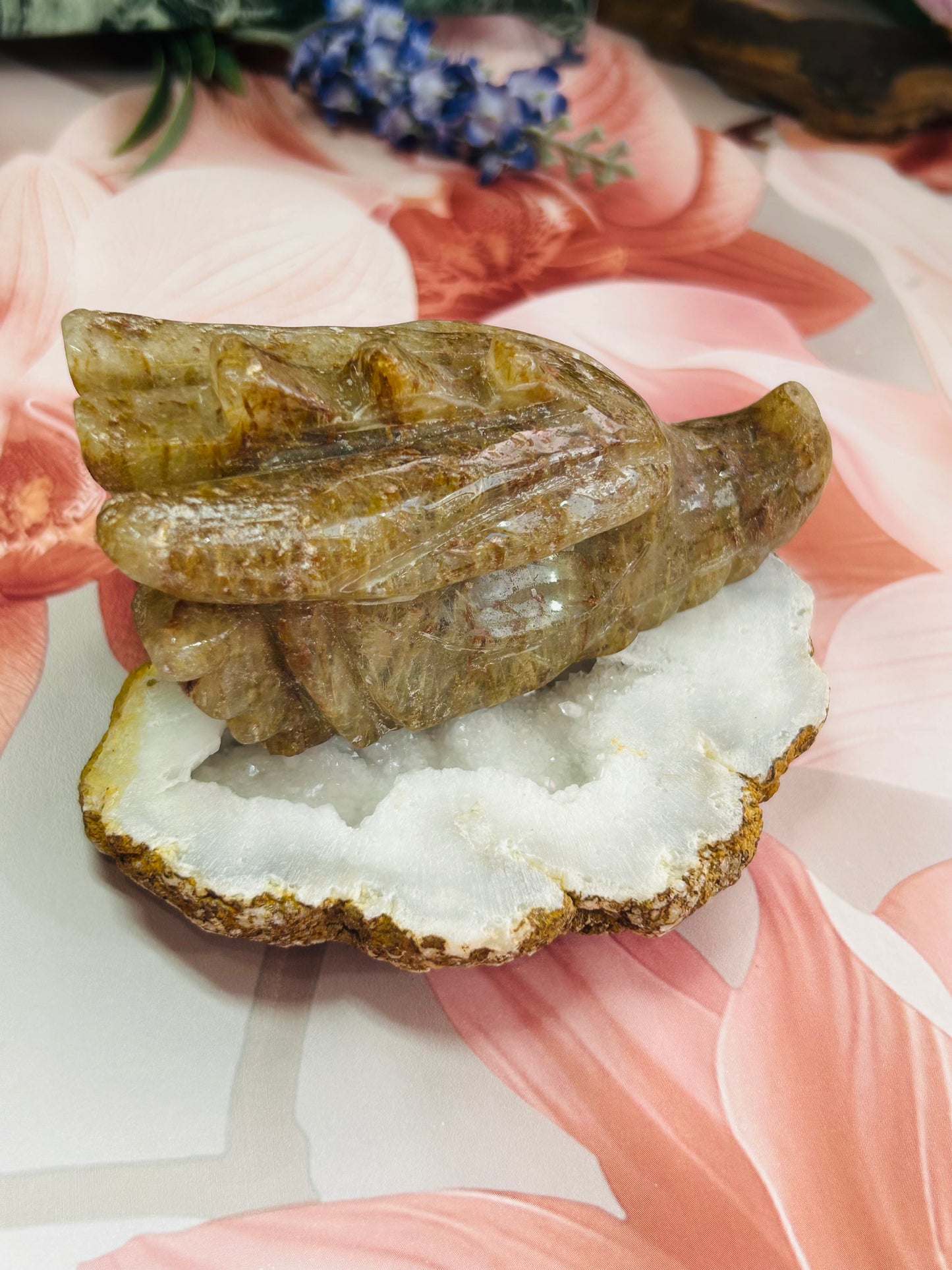 Gold rutile in quartz dragon head
