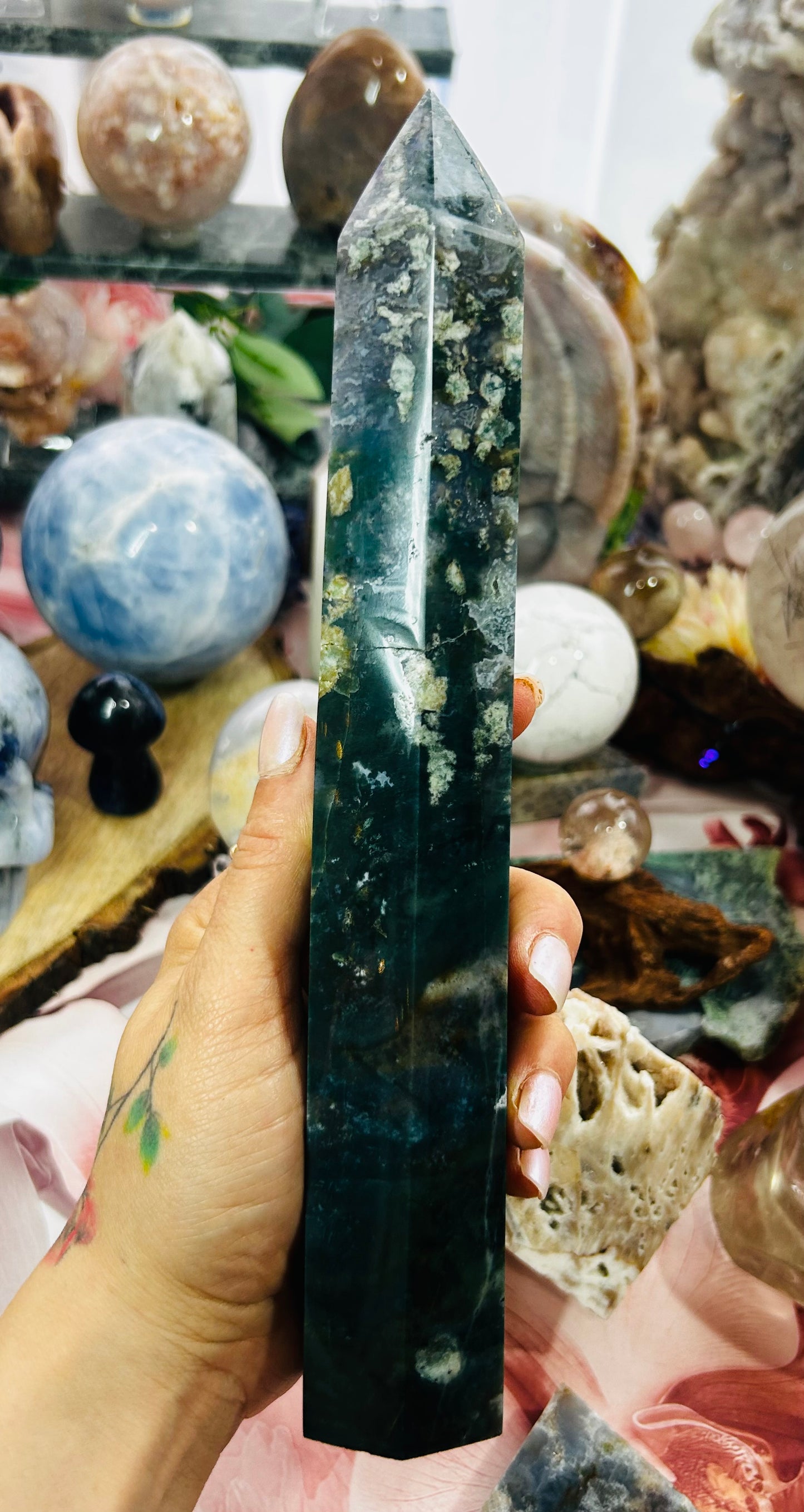 Moss agate/ ocean jasper tower with calcite