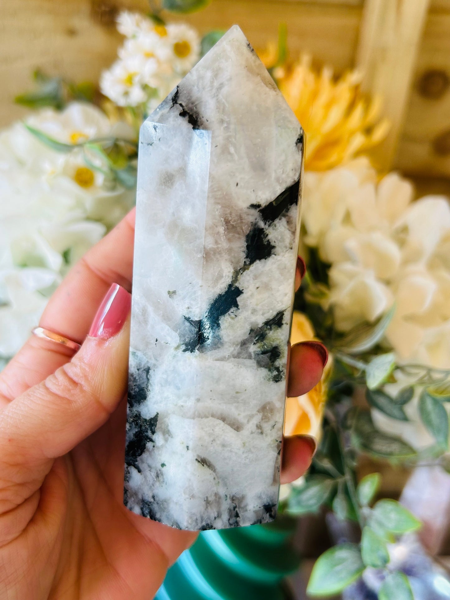 Rainbow moonstone (white labradorite)