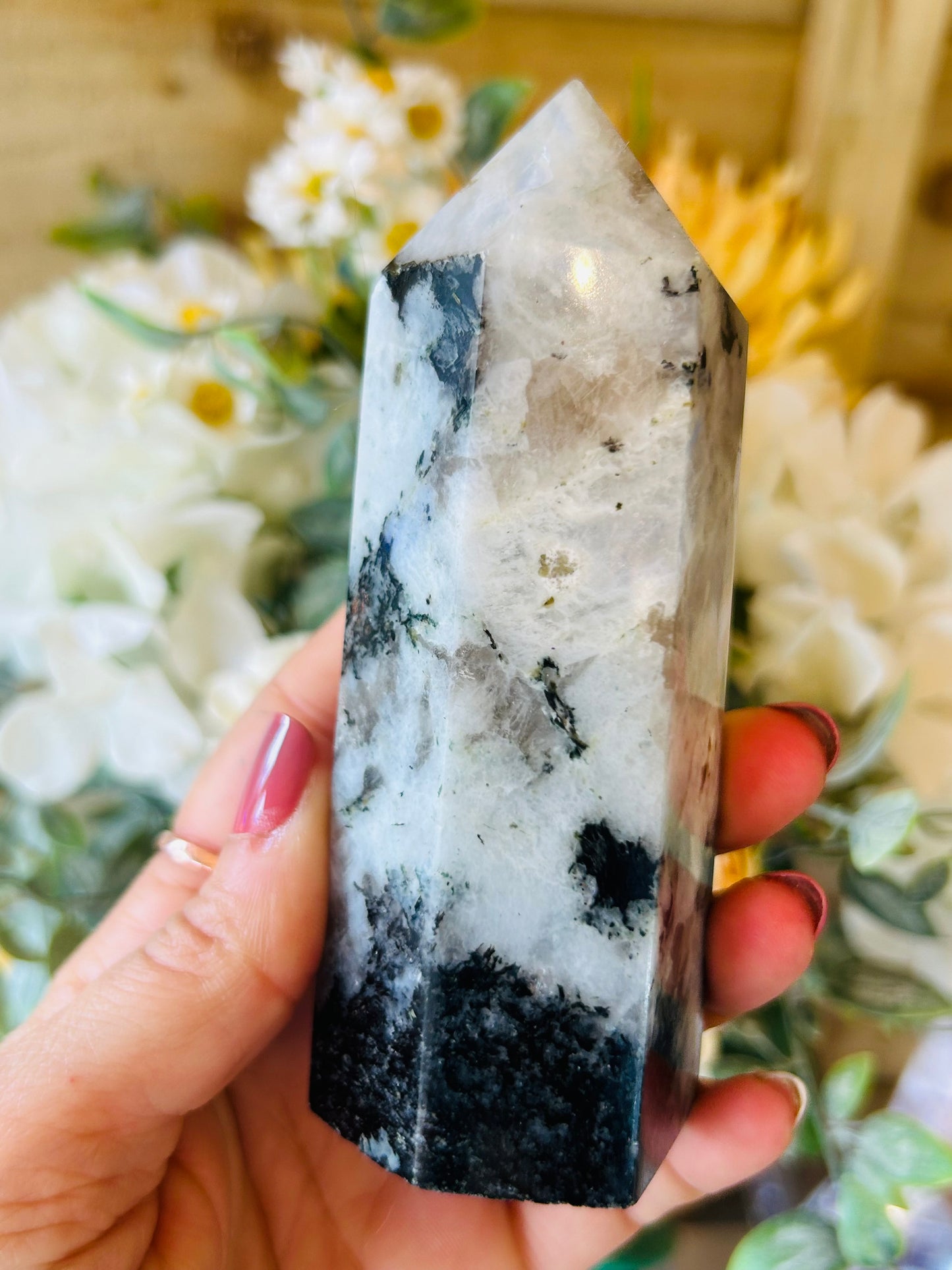 Rainbow moonstone (white labradorite)