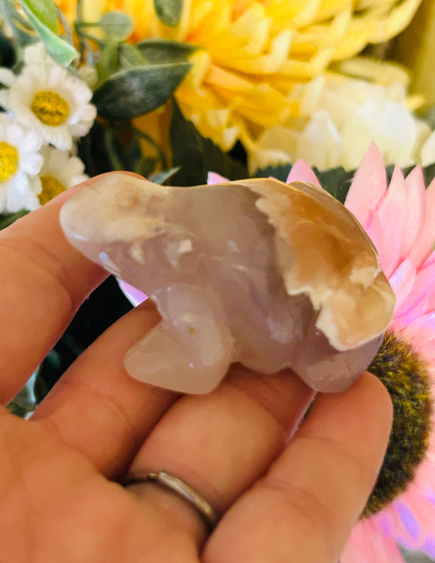 Flower agate frog with druzy