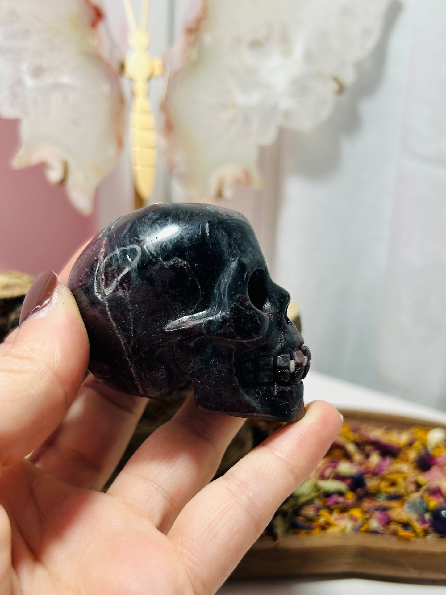 Garnet skull