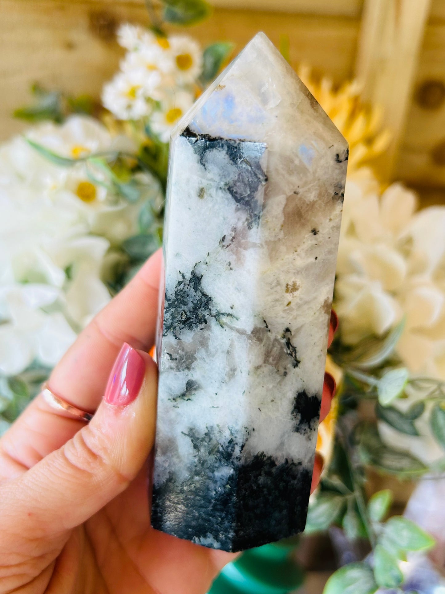 Rainbow moonstone (white labradorite)