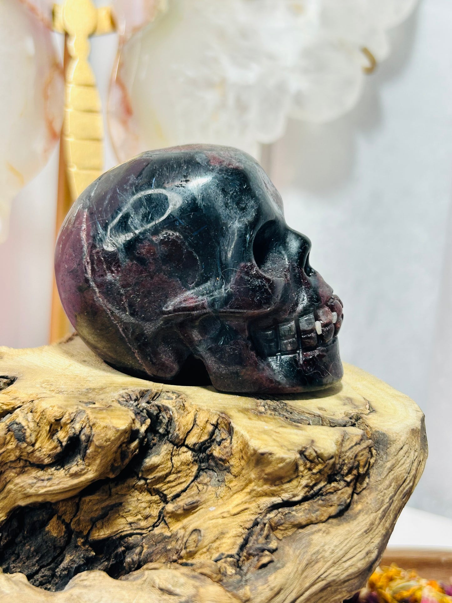 Garnet skull