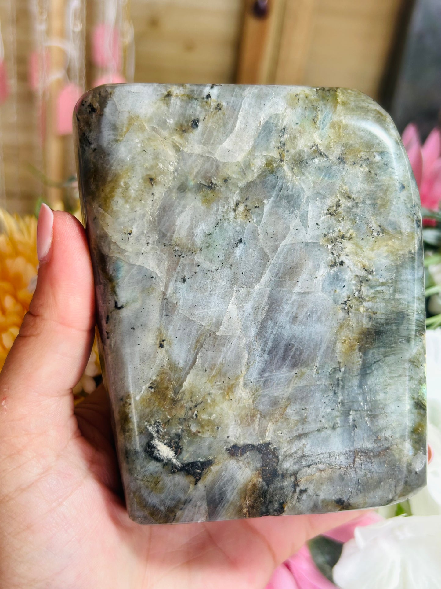 Rainbow flash labradorite