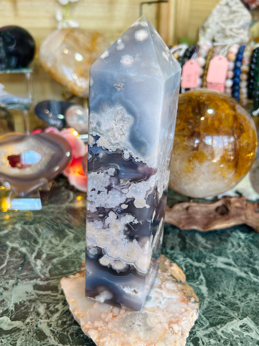 Blue flower agate tower