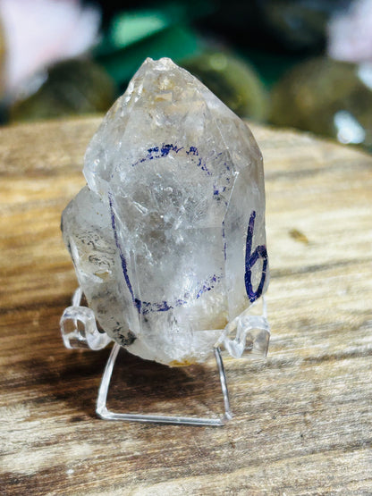 Enhydro quartz