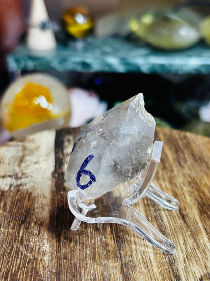 Enhydro quartz