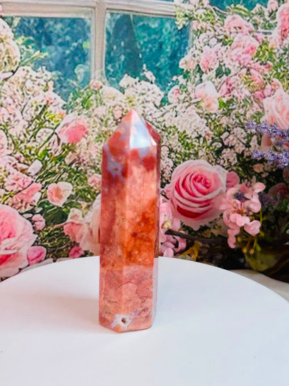 Petal agate tower with druzy