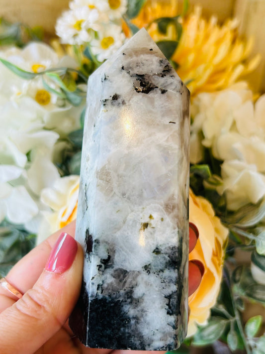 Rainbow moonstone (white labradorite)