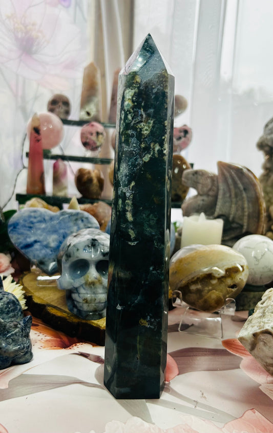 Moss agate/ ocean jasper tower with calcite