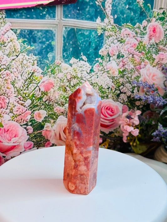 Petal agate tower with druzy