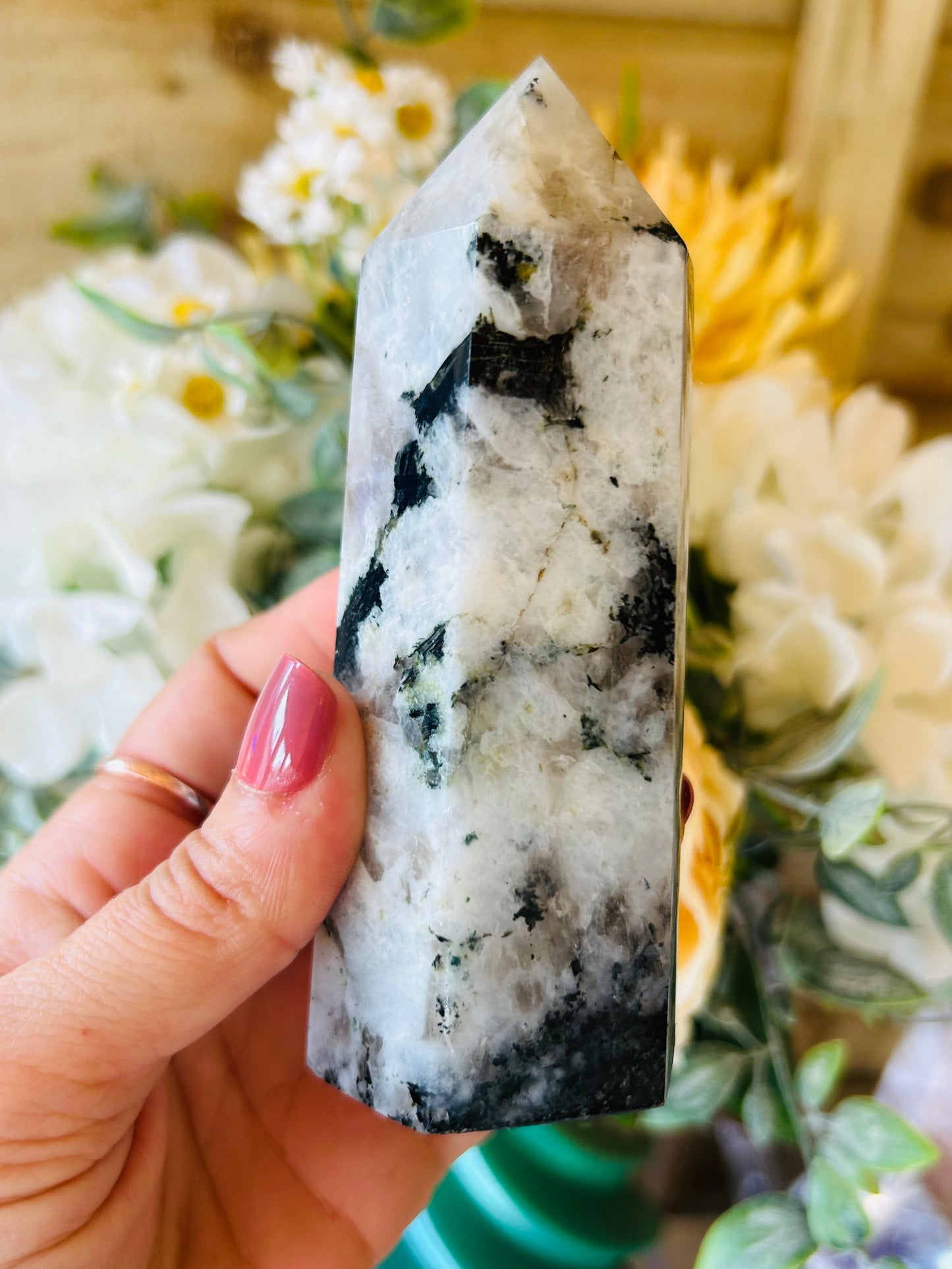 Rainbow moonstone (white labradorite)