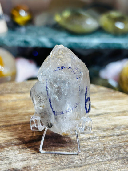 Enhydro quartz