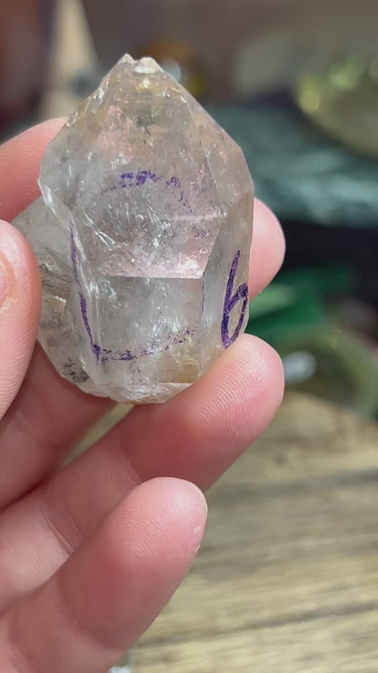 Enhydro quartz